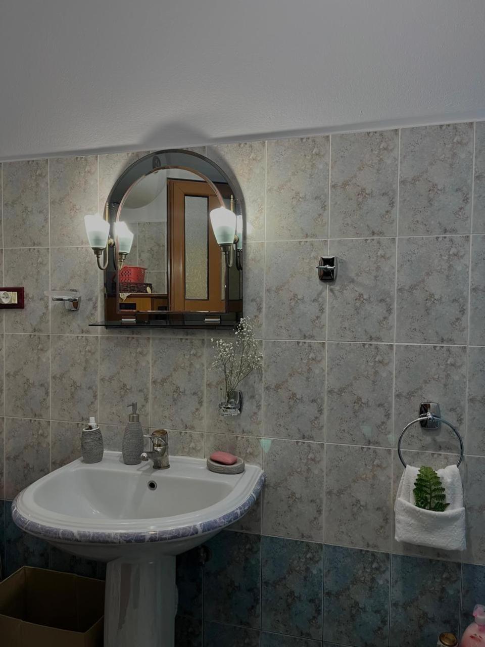 Andria'S Apartment Gjirokastra Zewnętrze zdjęcie